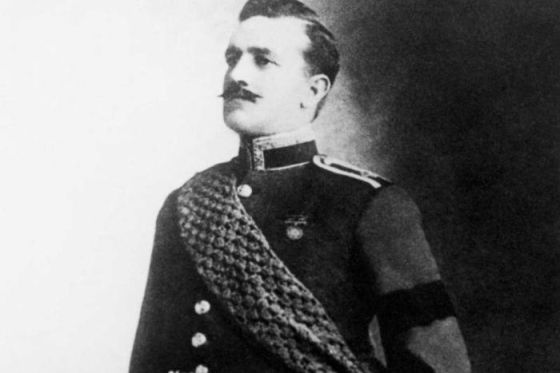 Private A. du Frayer of the NSW Mounted Rifles wearing the Queens Scarf, awarded
